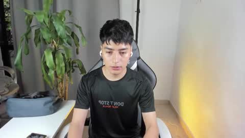 Snapshot of sebas_rosse chatting on 03-23-26, 01:04 sebastian online show from 03-23-26, 01:04