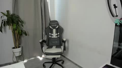 Snapshot of sebas_rosse chatting on 04-10-26, 03:50 sebastian online show from 04-10-26, 03:50