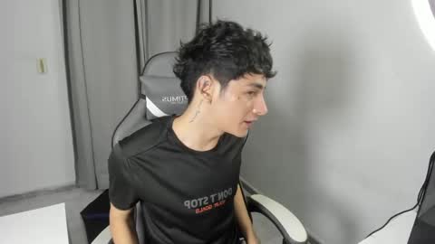 Snapshot of sebas_rosse chatting on 04-30-26, 12:06 sebastian online show from 04-30-26, 12:06