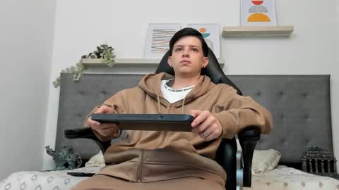 Snapshot of sebastamayo_ chatting on 03-10-26, 07:13 SEBAS online show from 03-10-26, 07:13