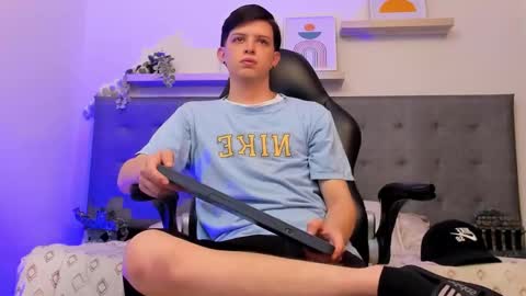 Snapshot of sebastamayo_ chatting on 03-11-26, 05:02 SEBAS online show from 03-11-26, 05:02