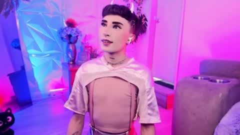     .  INDEPENDENT MODEL online show from 03-04-26, 02:56