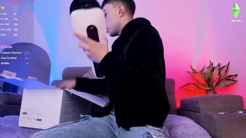     .  INDEPENDENT MODEL online show from 04-05-26, 01:08