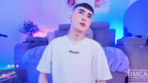     .  INDEPENDENT MODEL online show from 04-18-26, 04:49