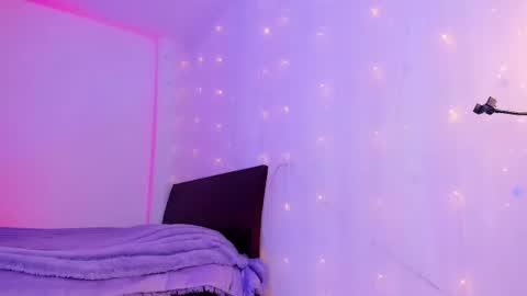     .  INDEPENDENT MODEL online show from 07-11-26, 04:21