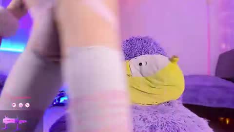    .  INDEPENDENT MODEL online show from 07-26-26, 01:07