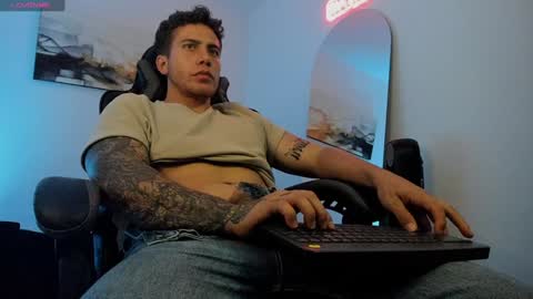 Snapshot of sebastianortizm chatting on 01-16-25, 12:55 Lucian Sinclair online show from 01-16-25, 12:55