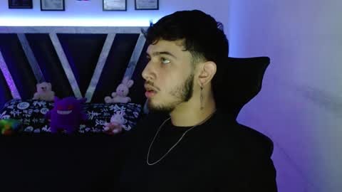 Snapshot of sebasxxl12 chatting on 10-17-25, 01:25 Sebas online show from 10-17-25, 01:25