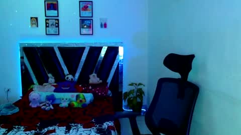 Snapshot of sebasxxl12 chatting on 05-17-26, 12:41 Sebas online show from 05-17-26, 12:41