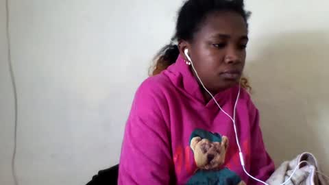 Snapshot of secil3274 chatting on 07-09-26, 08:35 secil3274 online show from 07-09-26, 08:35