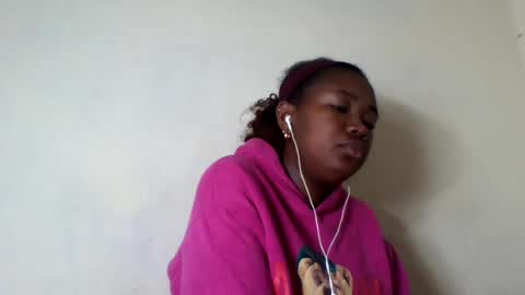 Snapshot of secil3274 chatting on 07-11-26, 07:44 secil3274 online show from 07-11-26, 07:44