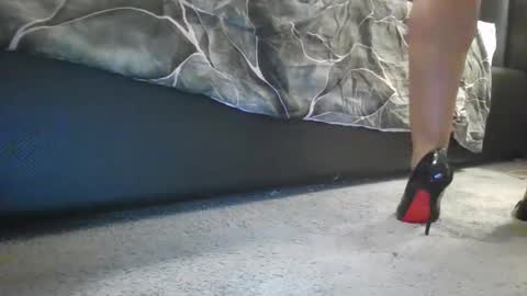 Snapshot of secretdesirecontent chatting on 02-26-25, 08:26 Priceless Domme online show from 02-26-25, 08:26