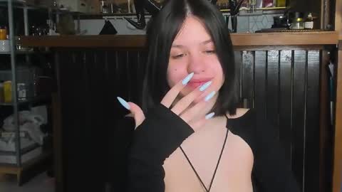 Snapshot of secretqueen_x chatting on 02-10-25, 01:24 Anna online show from 02-10-25, 01:24