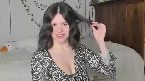 Snapshot of secretqueen_x chatting on 02-15-25, 09:26 Anna online show from 02-15-25, 09:26