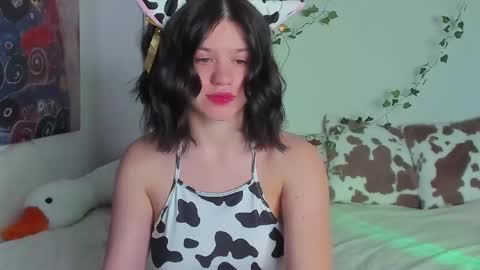 Snapshot of secretqueen_x chatting on 03-09-25, 06:43 Anna online show from 03-09-25, 06:43