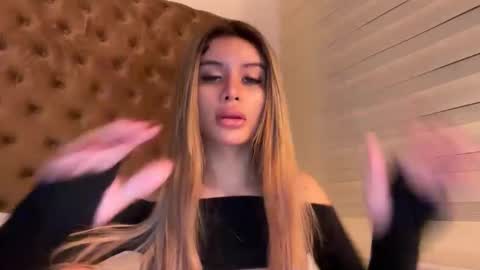 Snapshot of secrets_bae chatting on 10-13-25, 07:36 secrets_bae online show from 10-13-25, 07:36