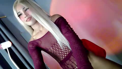 Snapshot of seduce_and_surrender chatting on 10-09-25, 06:00 YU RI online show from 10-09-25, 06:00