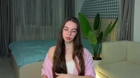 Snapshot of seductique chatting on 12-15-25, 04:11 Mia online show from 12-15-25, 04:11