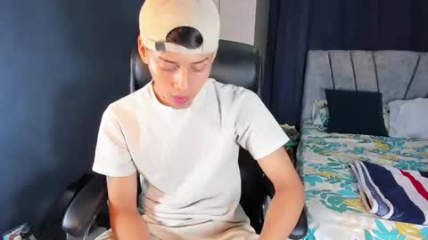 Snapshot of seductive_angel1 chatting on 10-07-25, 02:53 Angel online show from 10-07-25, 02:53