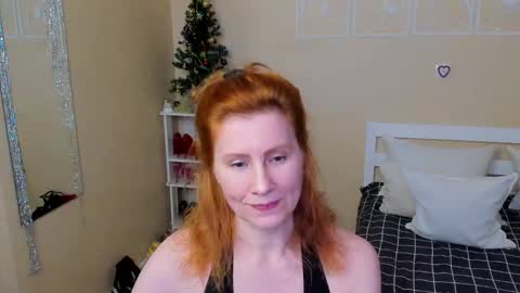 Snapshot of seductive_foxy_ chatting on 12-15-25, 01:37 seductive_foxy_ online show from 12-15-25, 01:37