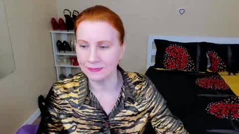 seductive_foxy_ online show from 04-16-26, 12:06