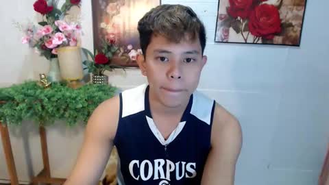 Snapshot of seductive_maxxx chatting on 05-10-26, 06:24 Max online show from 05-10-26, 06:24