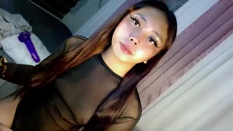 Snapshot of seductive_morena chatting on 12-14-25, 05:29 Im shy online show from 12-14-25, 05:29