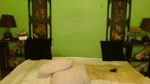 Snapshot of seductivecatxxx chatting on 01-17-25, 06:54 dyosa isabel online show from 01-17-25, 06:54