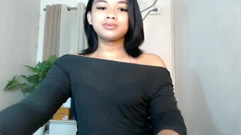 Snapshot of seductivedeluxe69 chatting on 05-18-26, 06:30 Deluxe online show from 05-18-26, 06:30