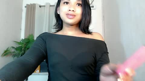 Snapshot of seductivedeluxe69 chatting on 05-19-26, 06:36 Deluxe online show from 05-19-26, 06:36