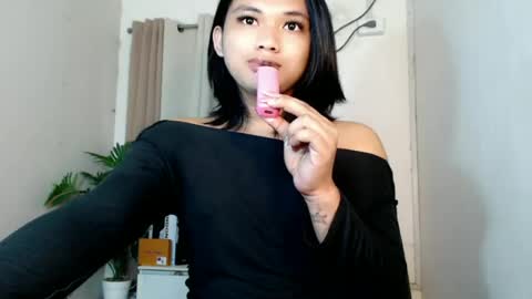Snapshot of seductivedeluxe69 chatting on 05-21-26, 05:03 Deluxe online show from 05-21-26, 05:03