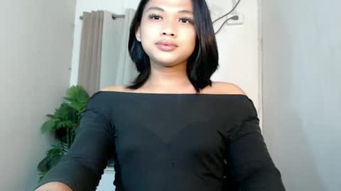 Snapshot of seductivedeluxe69 chatting on 05-27-26, 10:07 Deluxe online show from 05-27-26, 10:07