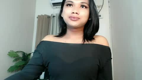 Snapshot of seductivedeluxe69 chatting on 06-14-26, 07:05 Deluxe online show from 06-14-26, 07:05