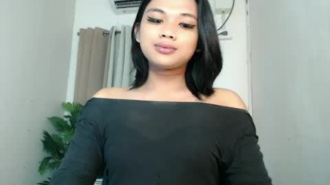Snapshot of seductivedeluxe69 chatting on 06-15-26, 10:23 Deluxe online show from 06-15-26, 10:23