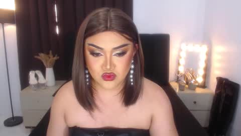 Natalie Mefford online show from 02-14-25, 01:23