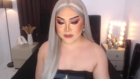 Natalie Mefford online show from 02-15-25, 07:06