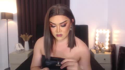 Natalie Mefford online show from 02-15-25, 10:11