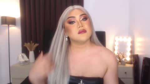 Natalie Mefford online show from 02-15-25, 01:16