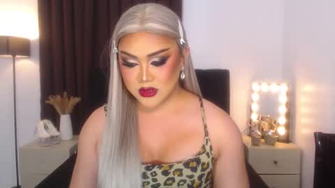 Natalie Mefford online show from 02-16-25, 09:59