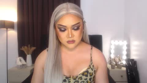 Natalie Mefford online show from 02-18-25, 10:16