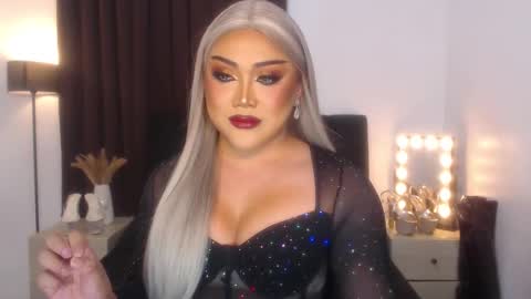 Natalie Mefford online show from 02-19-25, 07:05