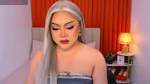 Natalie Mefford online show from 03-12-25, 10:17