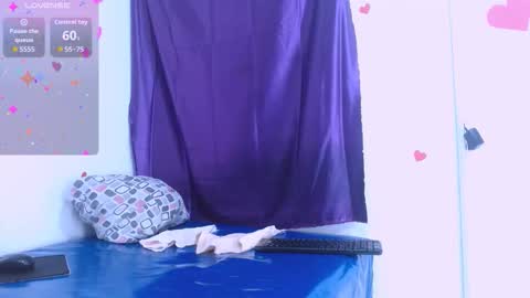 Estefany online show from 11-19-25, 01:00