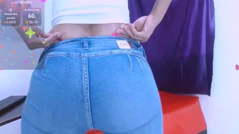 Estefany online show from 02-12-26, 01:06