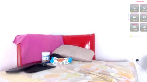 Estefany online show from 04-26-26, 01:09