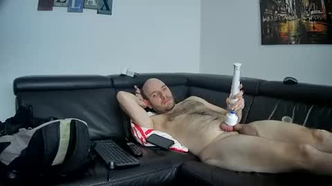 Snapshot of seeebi chatting on 12-14-24, 09:51 Sebastian online show from 12-14-24, 09:51