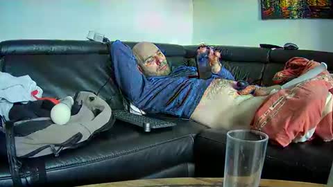 Snapshot of seeebi chatting on 12-22-24, 11:54 Sebastian online show from 12-22-24, 11:54