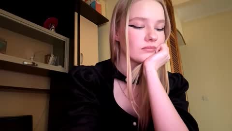 Snapshot of seemabensch chatting on 02-28-26, 12:11 Kristie online show from 02-28-26, 12:11