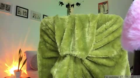 Snapshot of segismunda chatting on 04-28-26, 10:48 Luciana online show from 04-28-26, 10:48