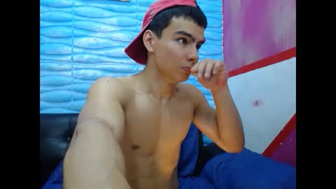 Snapshot of seigfried0 chatting on 02-20-25, 11:32 Seigfried online show from 02-20-25, 11:32